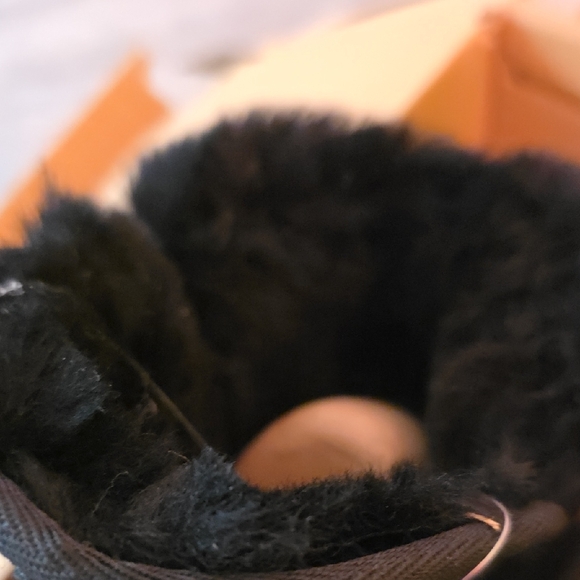 Kirkland Signature Black Winter Boots - Picture 5 of 12